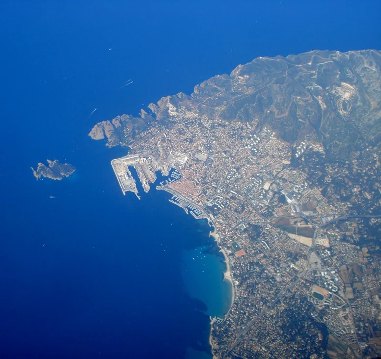 Vue aérienne de La Ciotat, de son port et de son littoral